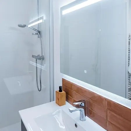 Apartment T2 Hypercentre Angers, Balcon, Fresques Angers